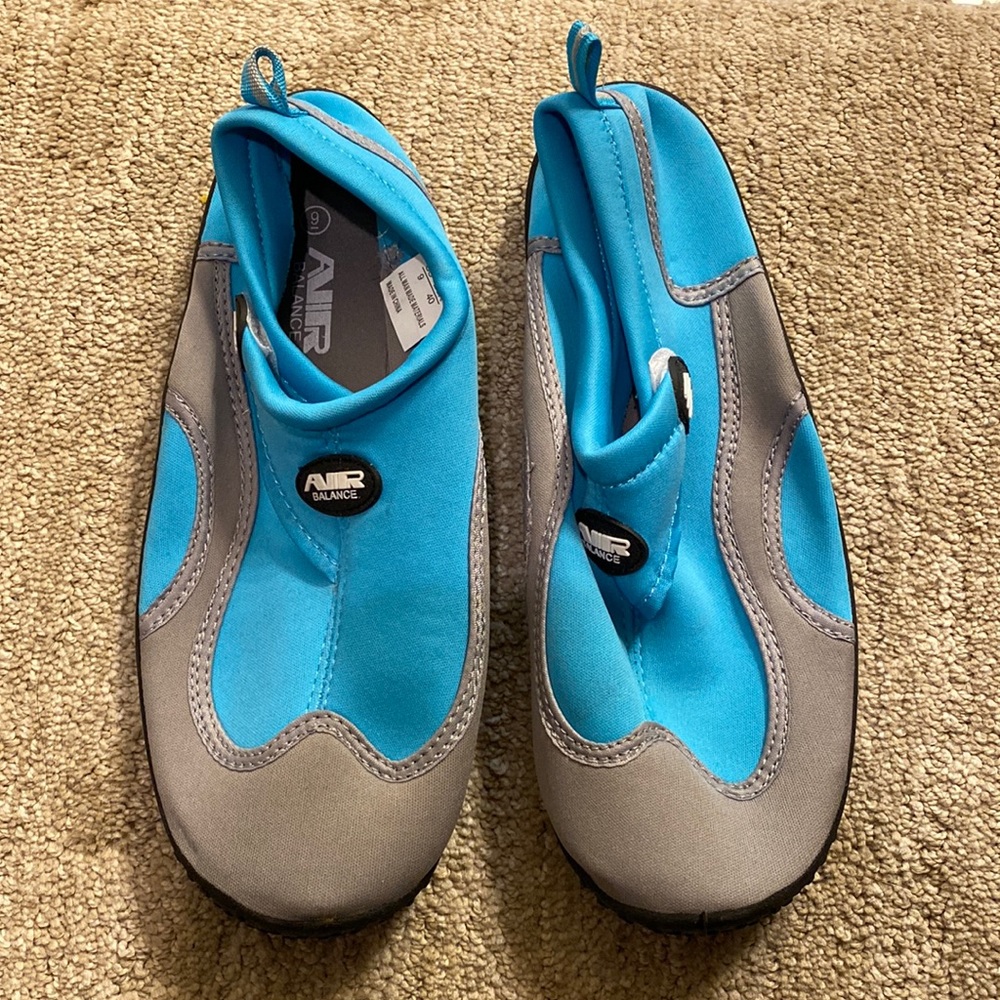 Size 9 womens water shoes